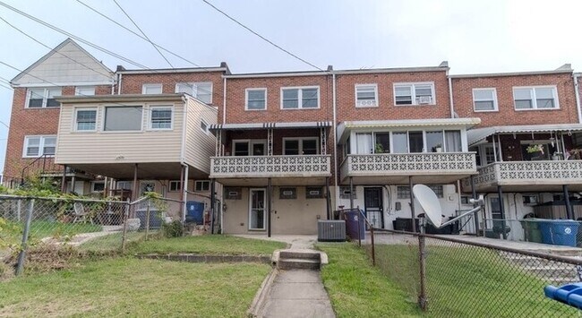 Building Photo - 3 Bedroom Home 21206