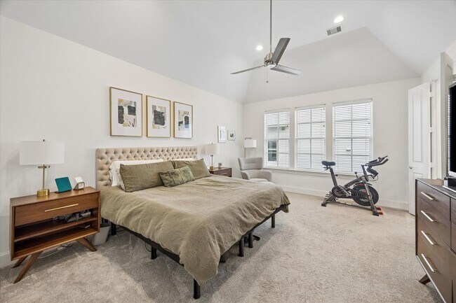 Building Photo - 3302 W 12th St