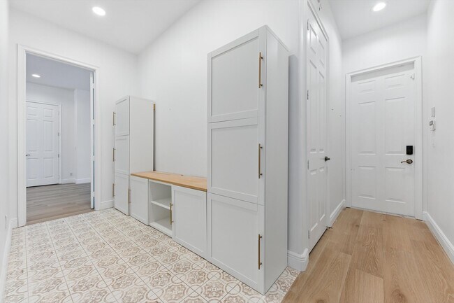 Building Photo - 8717 Estate Dr