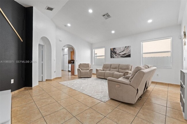 Building Photo - 2328 NE 37th Terrace