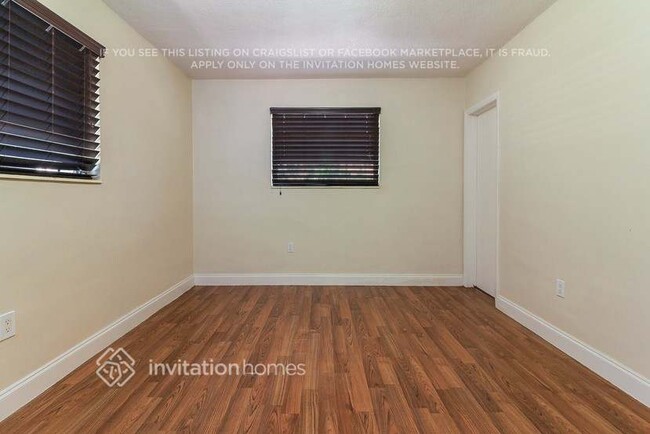 Building Photo - 10221 Dolphin Rd