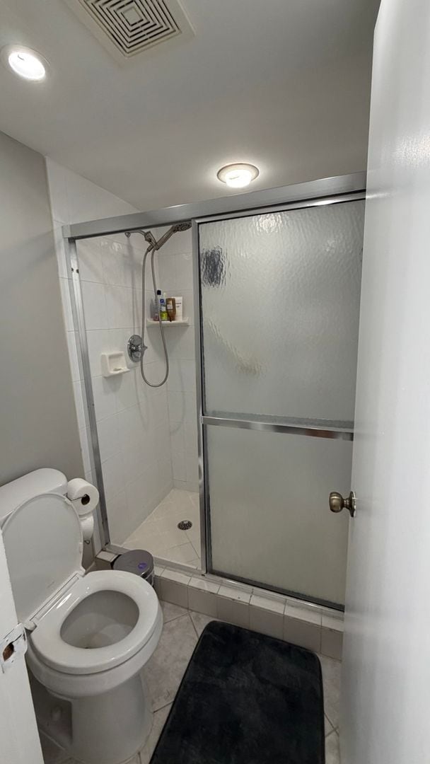 Building Photo - 610 Tennis Club Dr