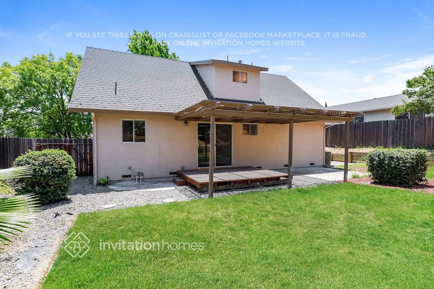 Building Photo - 563 Burlington Dr