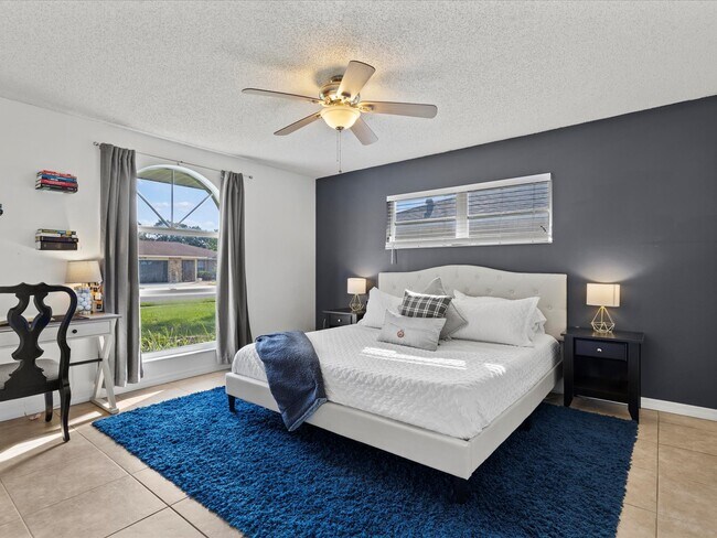 Building Photo - 5884 Milton Ave