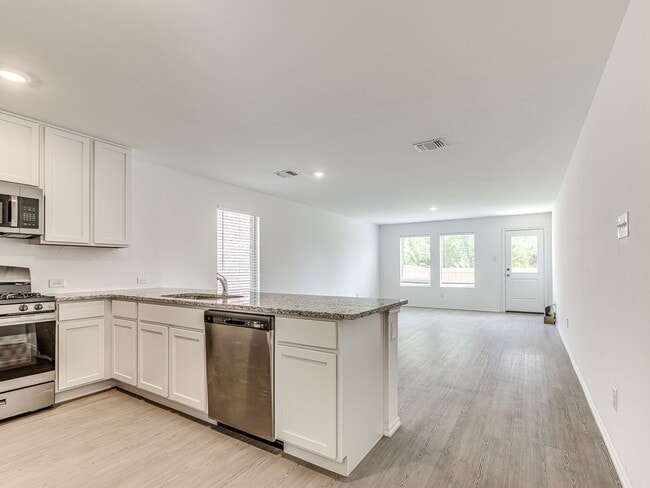 Building Photo - Brand New Home + Edmond Schools + 4 bedroo...