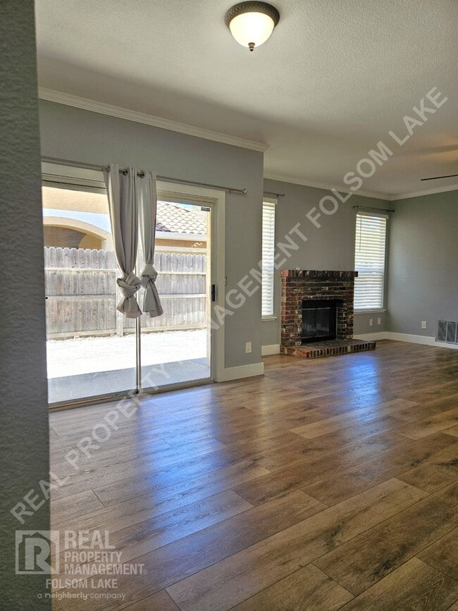 Building Photo - Well Maintained Folsom Home with RV Parkin...