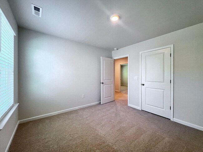 Building Photo - 258 Palm Dr