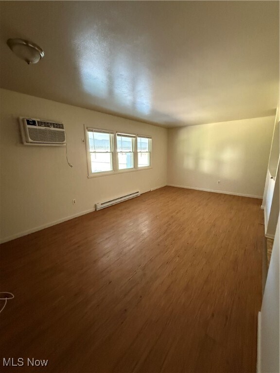 Building Photo - 640 Lakeside Dr