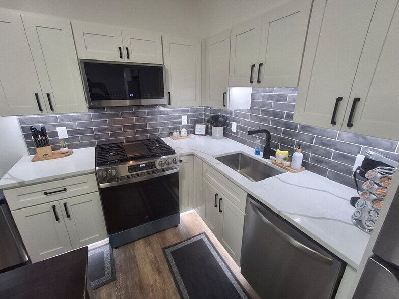 Building Photo - 23 Handy St