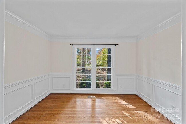 Building Photo - 7117 Kinsmore Ln