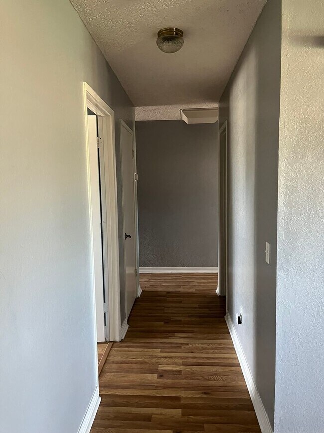 Building Photo - 4-Bedroom Home in Hesperia!