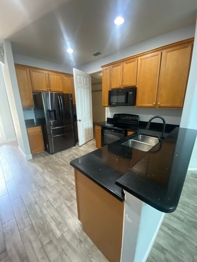 Building Photo - 3bed/2.5bath Townhome for Rent in Beautifu...