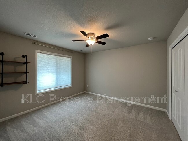 Building Photo - 2307 Redmond Ave