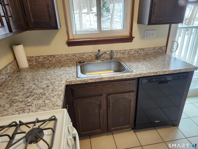 Building Photo - 83 Churchill Way