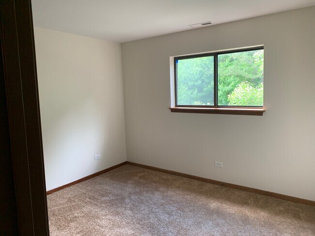 Building Photo - 2220 Abbeywood Dr