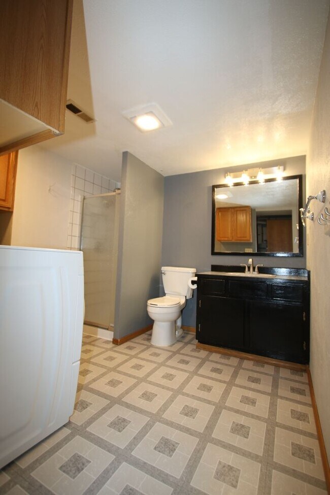 Building Photo - 4 Bedroom Eagle River Home!