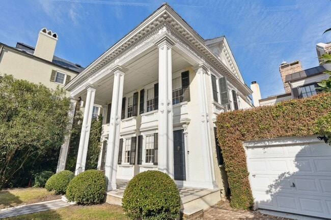 Building Photo - Gorgeous Historic South of Broad Home