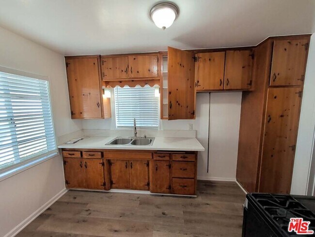 Building Photo - 7758 N Glenoaks Blvd