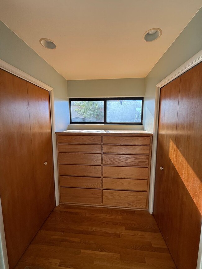 Building Photo - Stunning Fully Furnished 3 Bed-3 Bath Home with Den - Over 2300 Sq Ft.