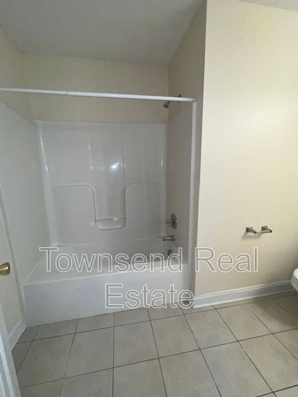 Building Photo - 305 W Summerchase Dr