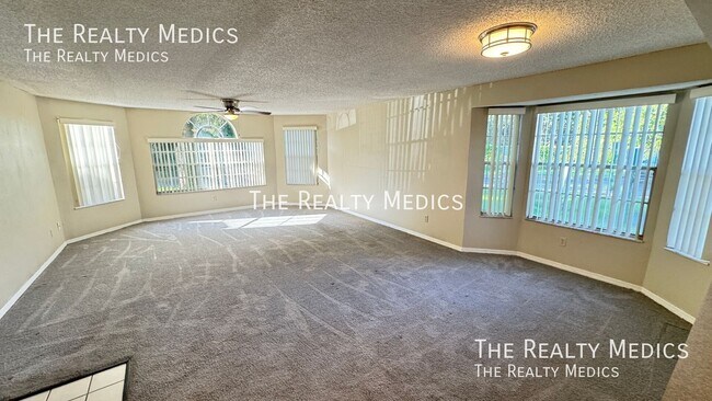 Building Photo - 2727 N Poinciana Blvd