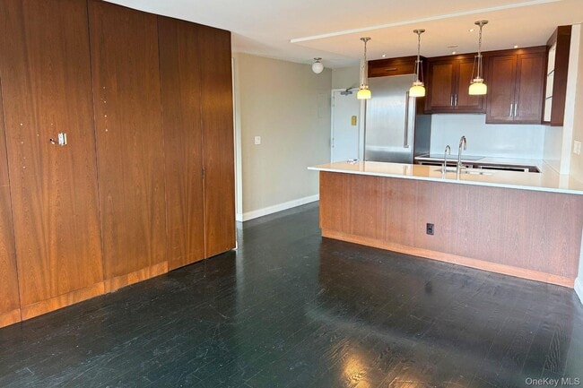 Building Photo - 25-40-40 Shore Blvd