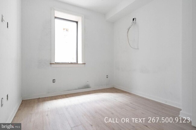 Building Photo - 1306 N Front St