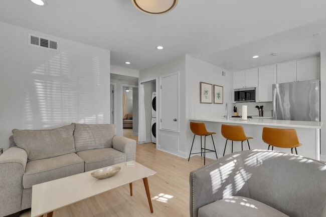 Building Photo - 702 Tattnall St