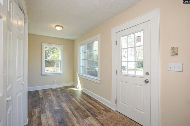 Building Photo - Charming 3-Bedroom Home in the Heart of Rosewood – Available July 2026!