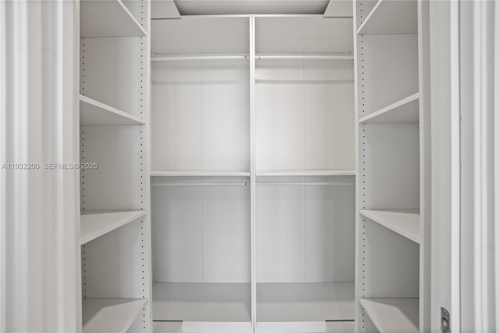 Building Photo - 700 NE 24th St