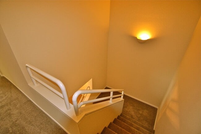 Building Photo - 6909 Rodling Dr
