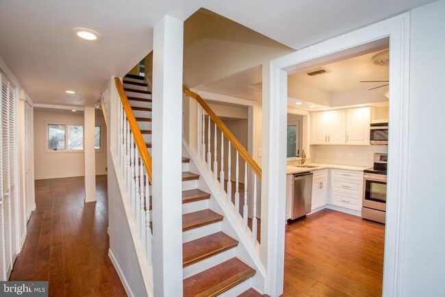 Building Photo - 17 Eden Roc