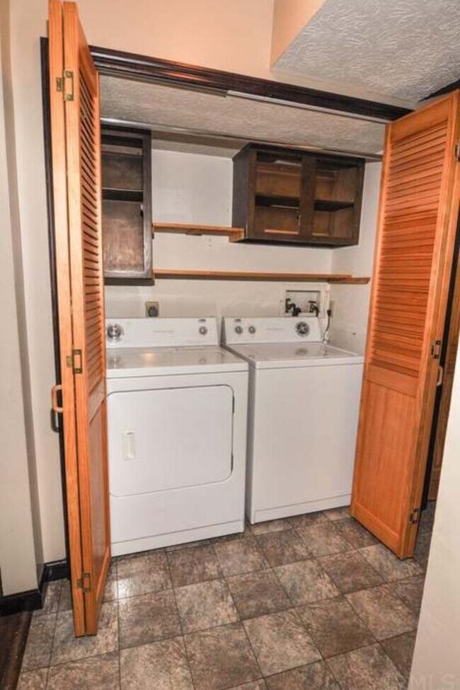 Building Photo - Beautiful 4-Bedroom Home on Spacious Corne...