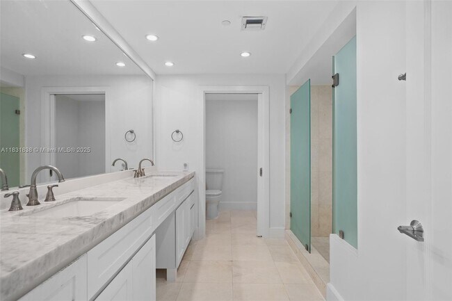 Building Photo - 251 Crandon Blvd