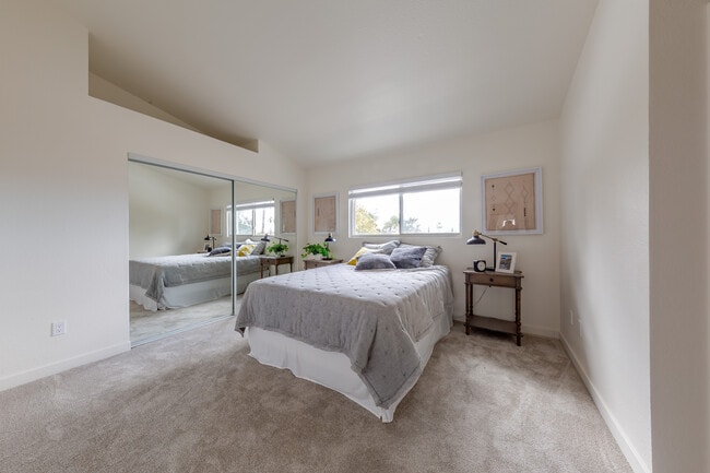 Building Photo - 938 N Fig St