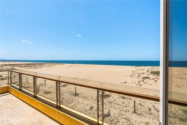 Building Photo - 1554 E Oceanfront