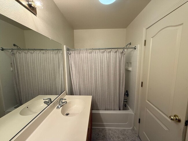 Building Photo - Single Story home in Sylvan School District!