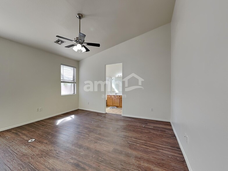 Building Photo - 8953 E Capri Ave