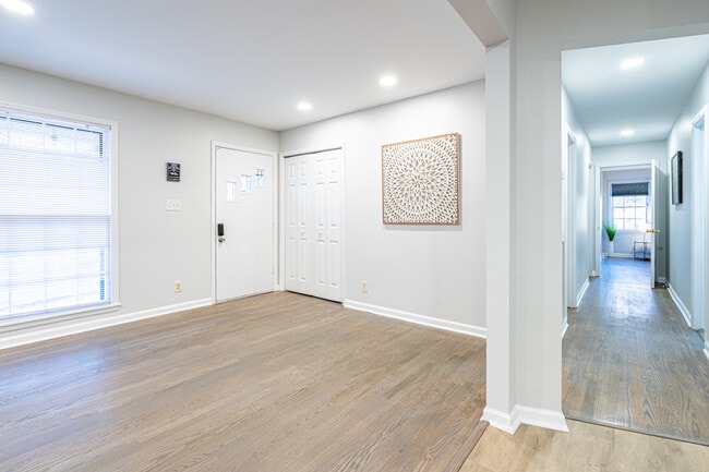 Building Photo - 804 Vestavia Pl SE