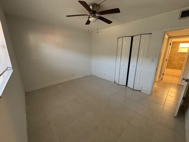 Building Photo - 4061 N Dixie Hwy