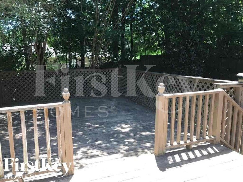 Building Photo - 5036 Balus Dr