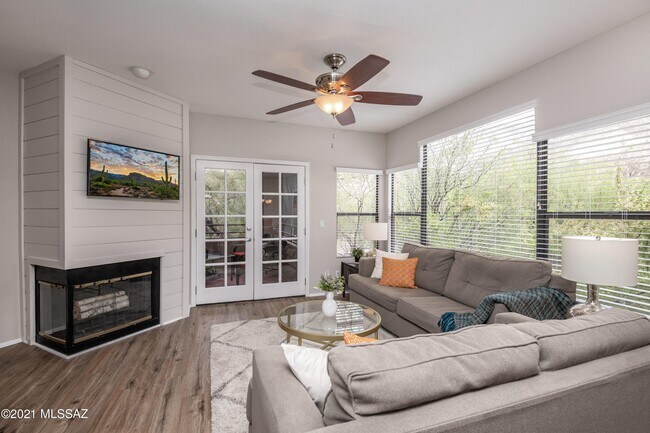 Primary Photo - 6655 N Canyon Crest Dr