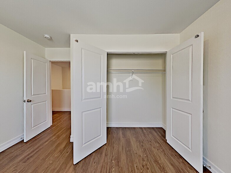 Building Photo - 5873 Petronius St