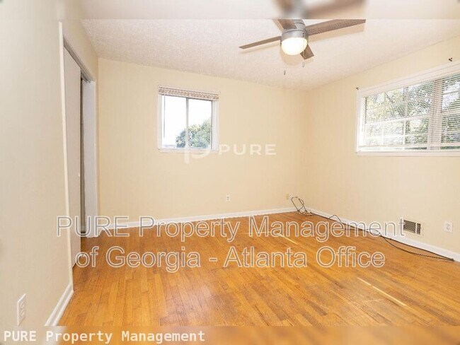 Building Photo - 951 Majesty Ln