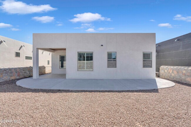 Building Photo - 15233 Expectation Ave