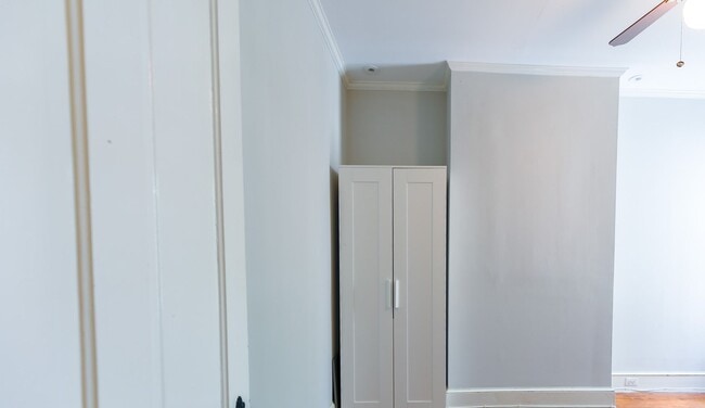 Building Photo - Classic Capitol End-Unit Hill Rowhome