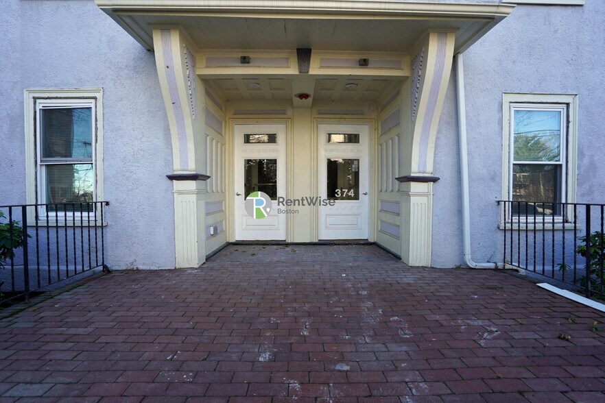 Building Photo - 372 Oxford St