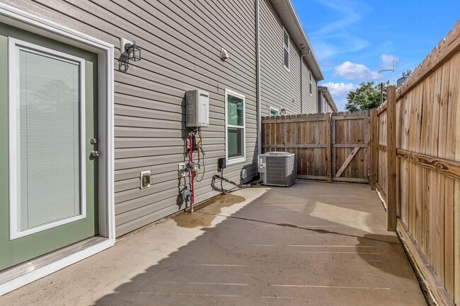 Building Photo - 6 Praiseworthy Dr