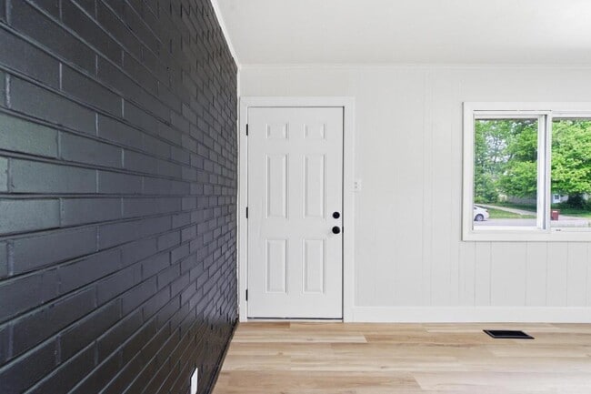 Building Photo - 4370 Saylor St