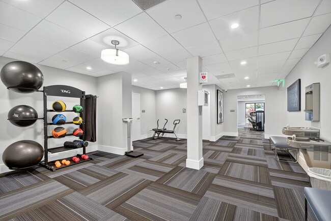 Building Photo - 7370 S Oriole Blvd